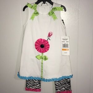 Girl’s 2 piece set.